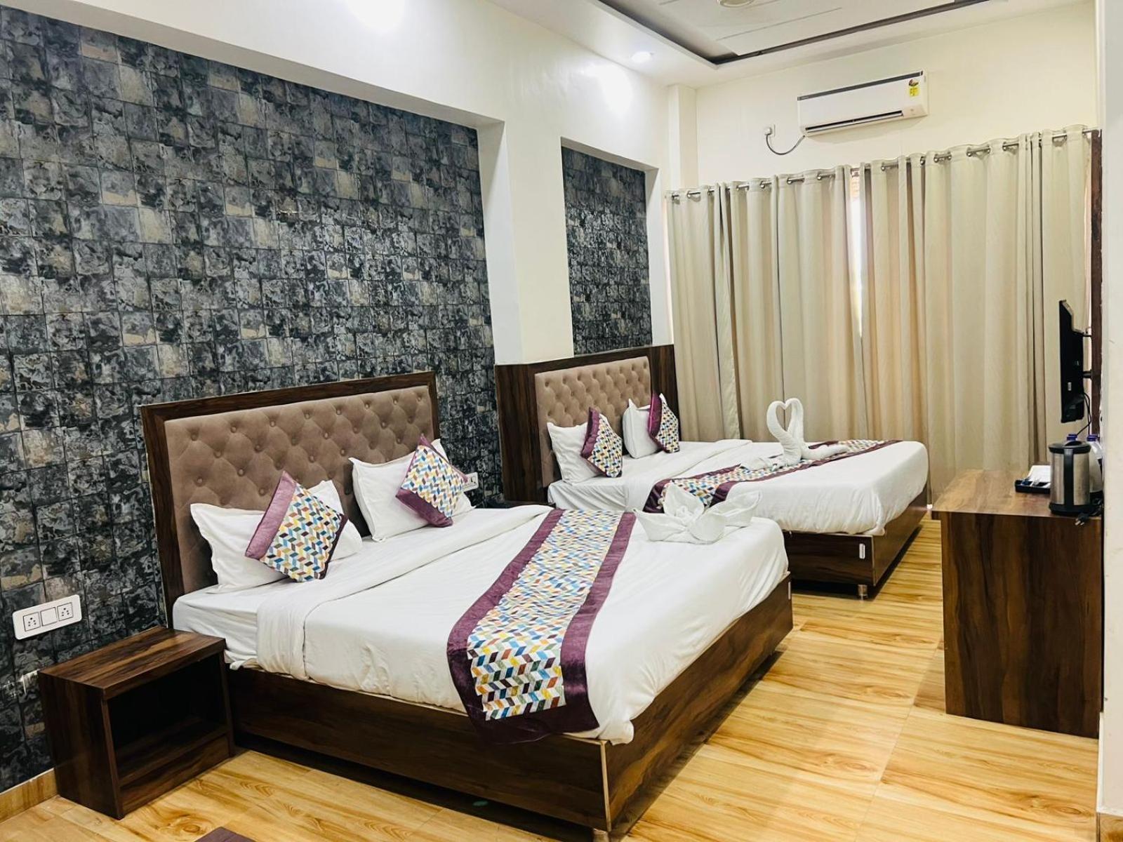 Hotel S V Grand, Varanasi